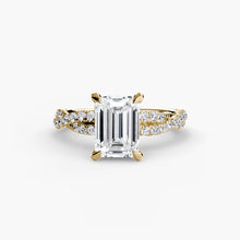 Round Brilliant Precious Stone ring in Gold – back view
