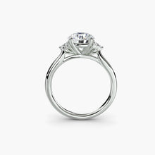 Round Cut Gemstone ring in Gold – front view