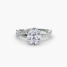 Round Brilliant Fine Emerald ring in Gold – angle view