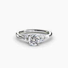 Round Brilliant Gemstone ring in Gold – main view