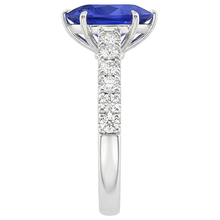 natural round sapphire 5.50ct ring on white background