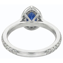 natural round sapphire 4ct ring close up detail