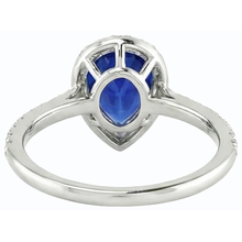 natural round sapphire 4ct ring close up detail