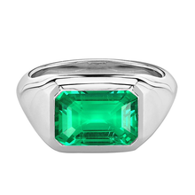 Real Emerald Gemstone Ring – main view