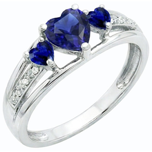 natural round sapphire 2ct ring close up detail