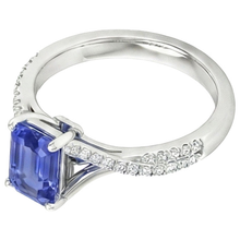natural emerald sapphire 5.25ct ring close up detail