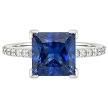 natural round sapphire 4ct ring close up detail