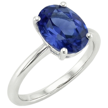 natural oval sapphire 2ct ring close up detail