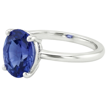 natural oval sapphire 2ct ring on white background
