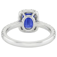 natural emerald sapphire 5ct ring close up detail