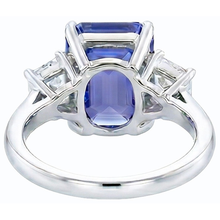 natural emerald sapphire 4ct ring close up detail