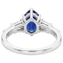 natural pear sapphire 4ct ring close up detail