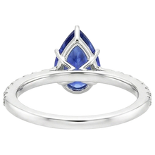 natural round sapphire 5.25ct ring close up detail