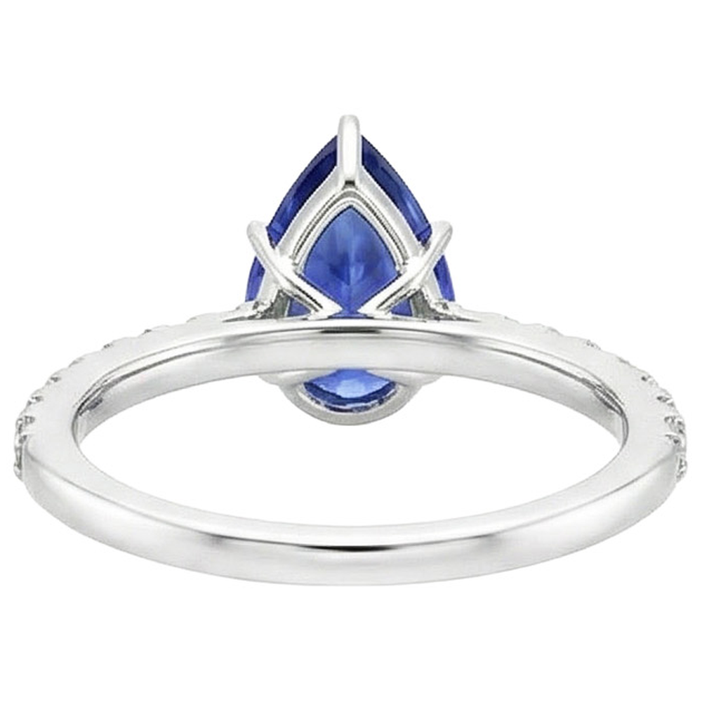 natural round sapphire 5.25ct ring close up detail