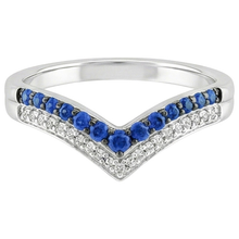 natural round sapphire 2ct ring close up detail