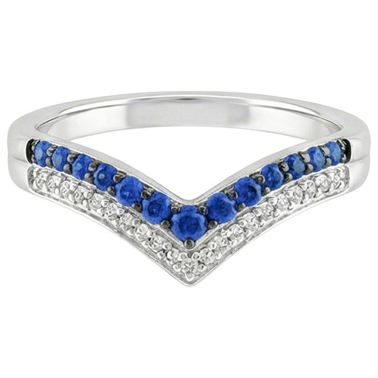 natural round sapphire 2ct ring close up detail
