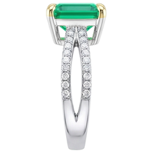 Handcrafted Fine Emerald Gemstone Ring 2 ct – profile view