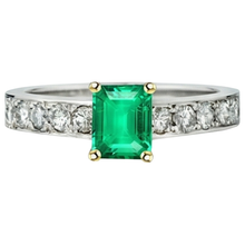 Handcrafted Colored Stone Ring 2 ct – front view