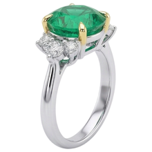 Sparkling Colombian Emerald Gemstone Ring 4 ct – profile view