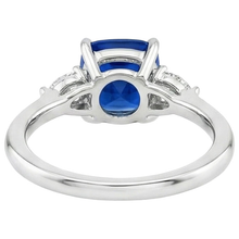 natural cushion sapphire 2.50ct ring close up detail