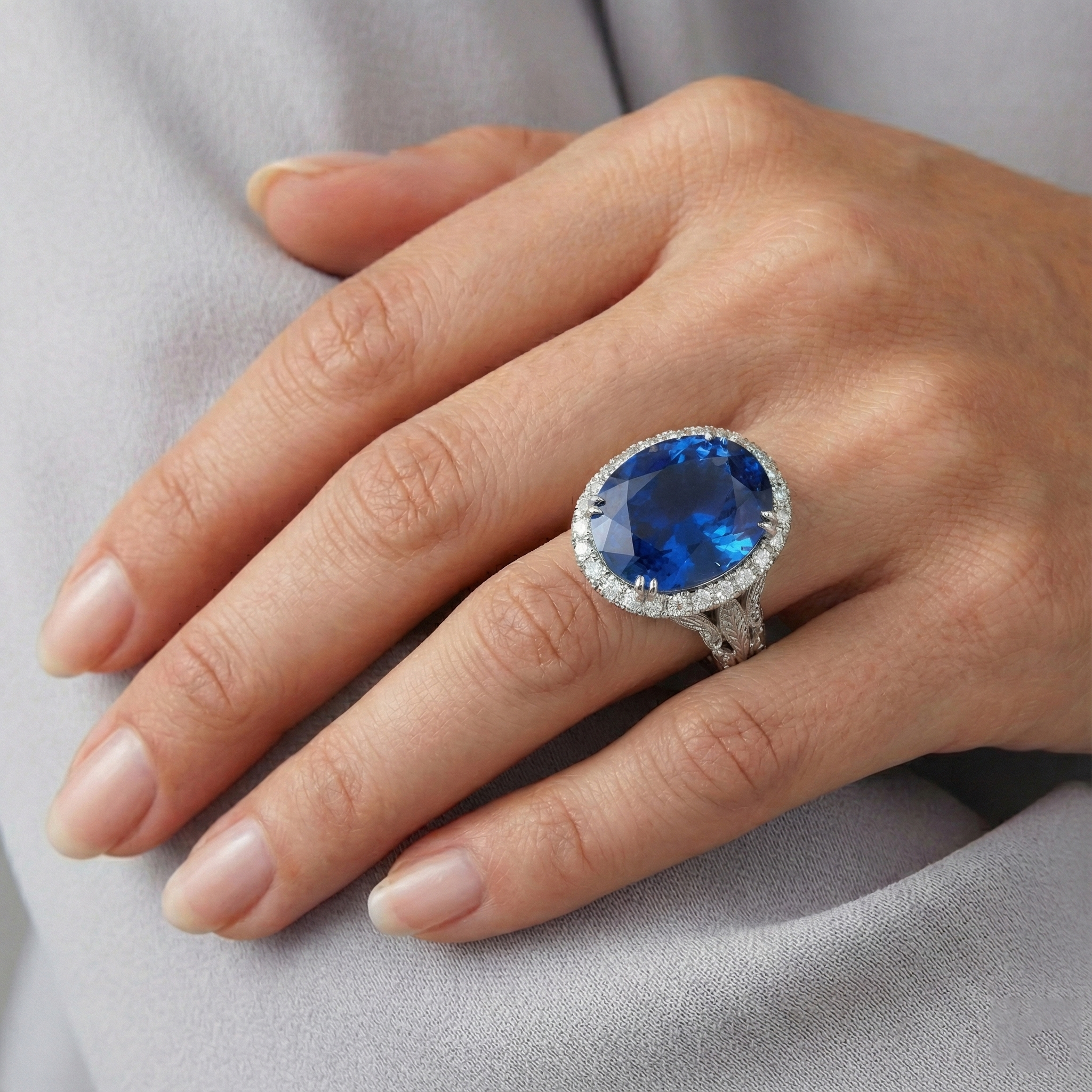 IGI CERTIFIED Womens 8 Carat Halo Sapphire Engagement Ring