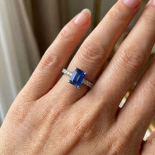natural round sapphire 3.50ct ring on white background