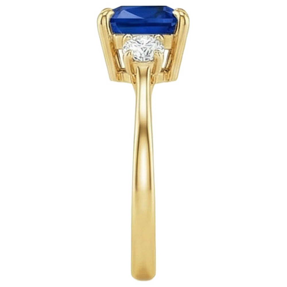 natural round sapphire 2.50ct ring on white background
