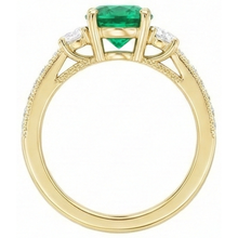 Designer Fine Emerald Gemstone Ring 2 ct – top view