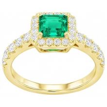 Shimmering Fine Emerald Gemstone Ring 2.50 ct – side view