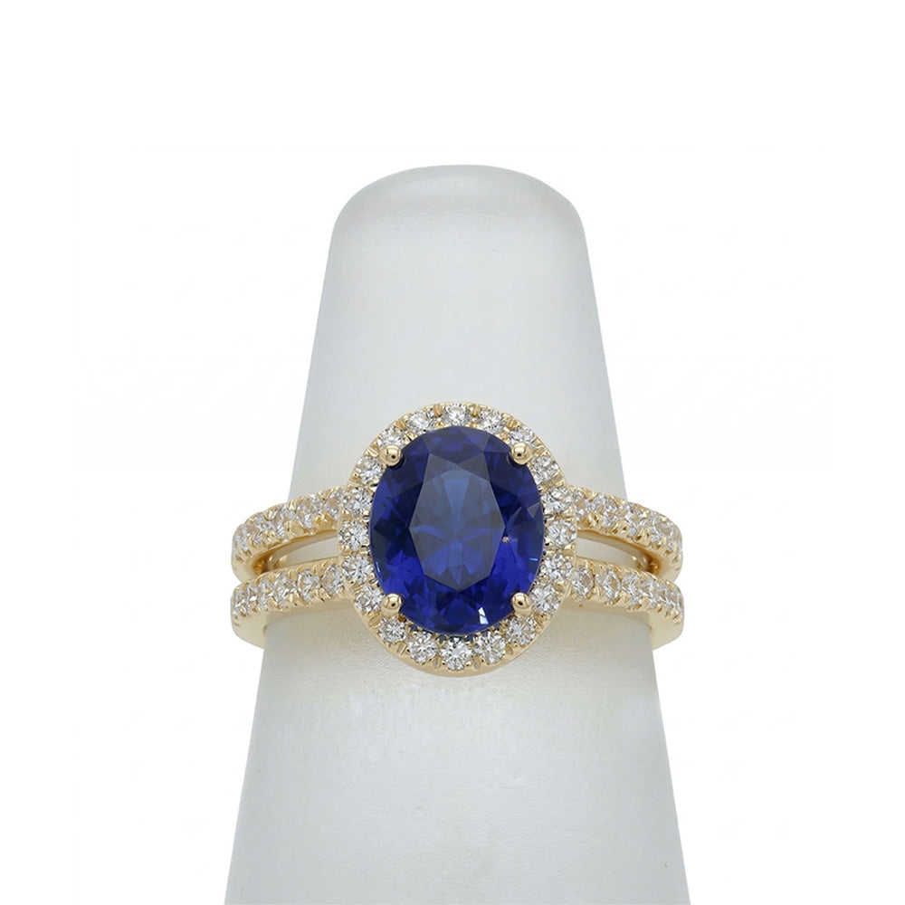 natural round sapphire 7ct ring on white background