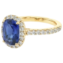 natural round sapphire 11.25ct ring close up detail