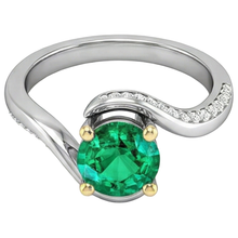 High-End Colored Stone Ring 2 ct – angle view