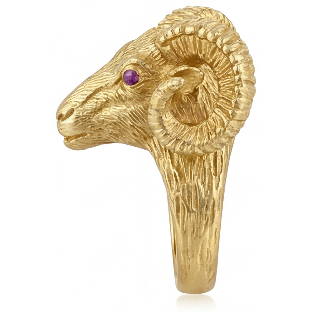 Round Cut Amethyst ring in 14 Karat Yellow Gold – profile view