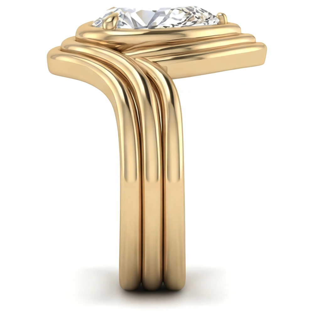 Pear Shape Brilliant Diamond ring in 14K Yellow Gold – profile view