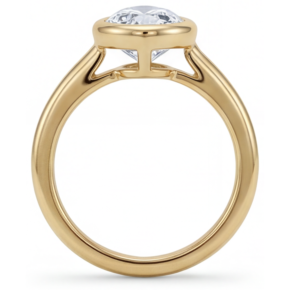 Solitaire Engagement Ring 14K Yellow Gold with Brilliant Diamond – angle view