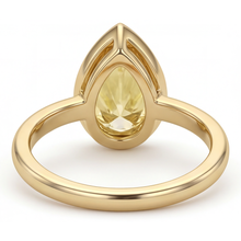 Proposal Ring 14 Karat Yellow Gold with Canary Yellow Diamond – detail view