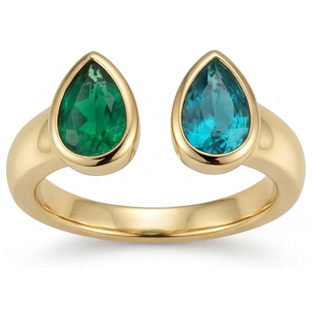 Pear Shape Colombian Emerald ring in 14 Karat Yellow Gold – front view