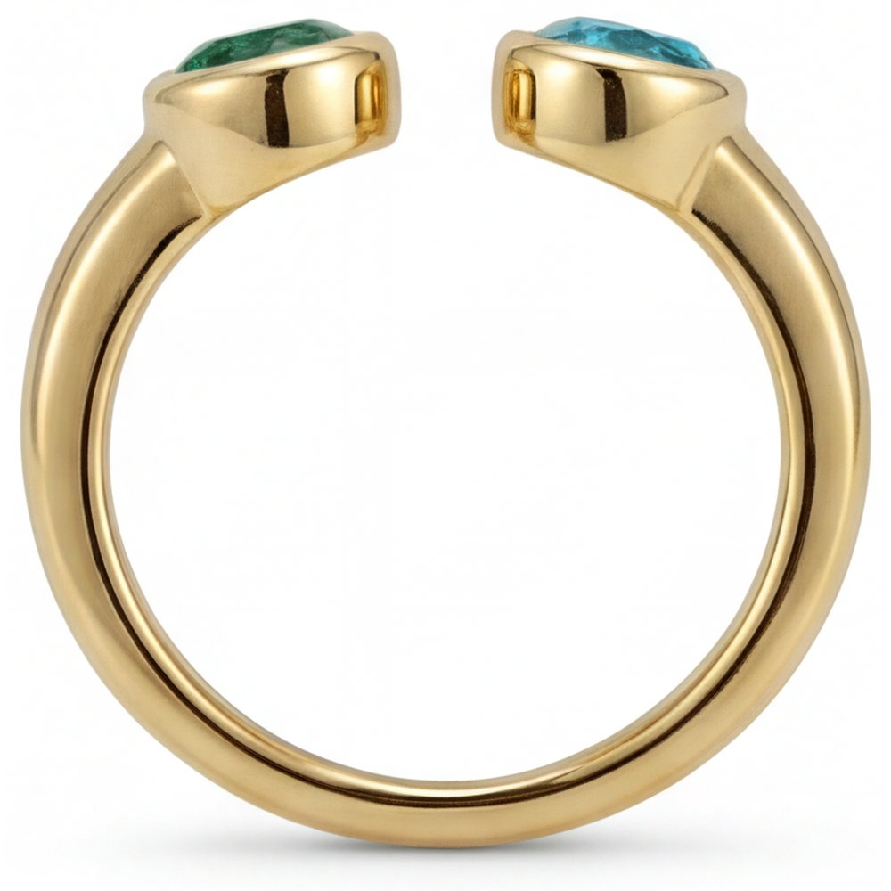 3-Stone Ring 14 Karat Yellow Gold with Colombian Emerald – profile view