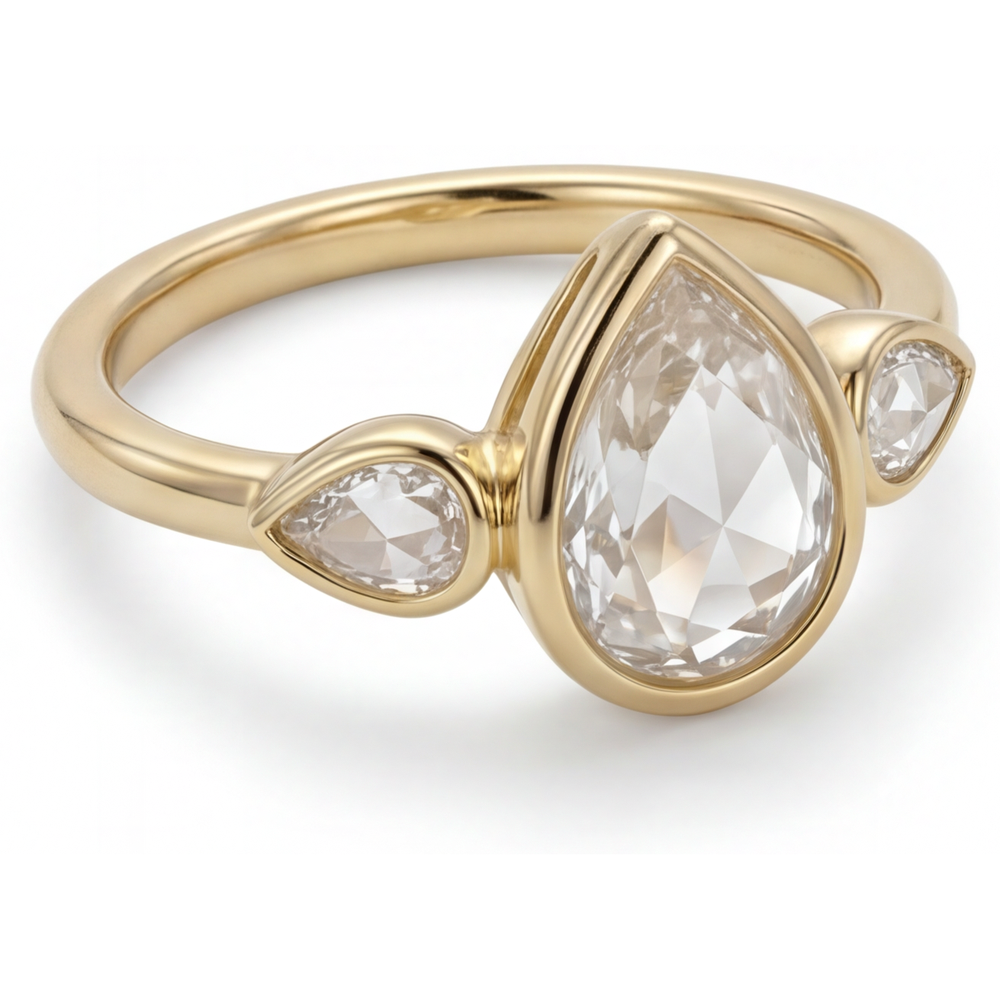 Pear Shape Diamond ring in 14 Karat Yellow Gold – side view