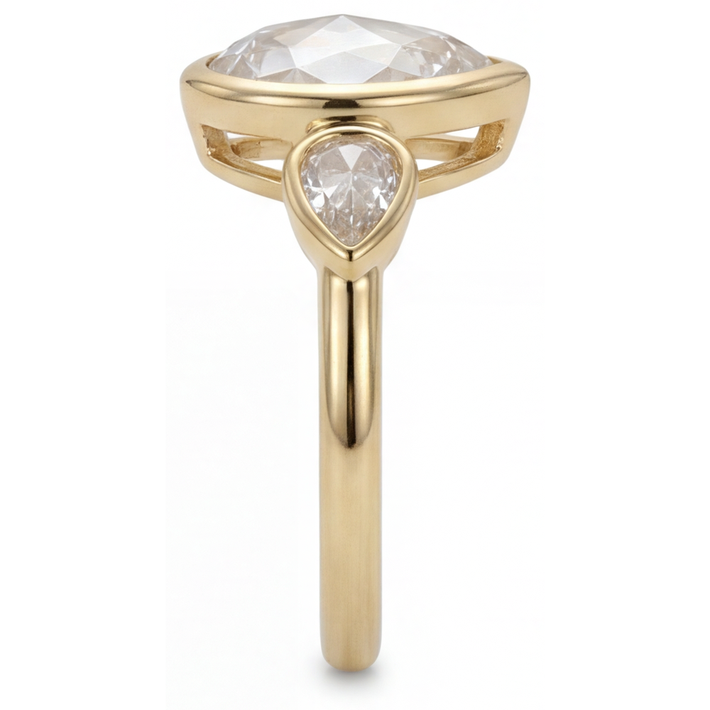 3-Stone Ring 14 Karat Yellow Gold with Diamond – angle view