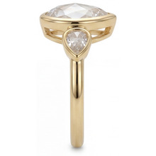 3-Stone Ring 14 Karat Yellow Gold with Diamond – angle view