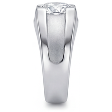 Round Cut Diamond ring in 14K White Gold – profile view