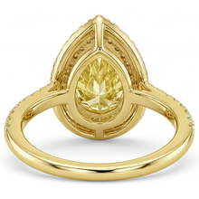 Pear Shape Fancy Yellow Diamond ring in 14K Yellow Gold – detail view