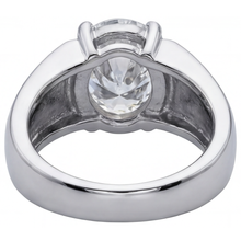 Oval Fine Diamond ring in 14K White Gold – detail view