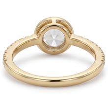Round Cut Fine Diamond ring in 14K Yellow Gold – profile view