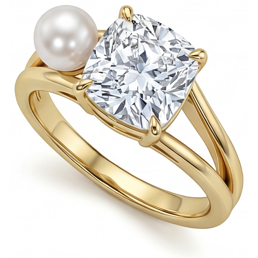 Cushion Fine Diamond ring in 14K Yellow Gold – side view