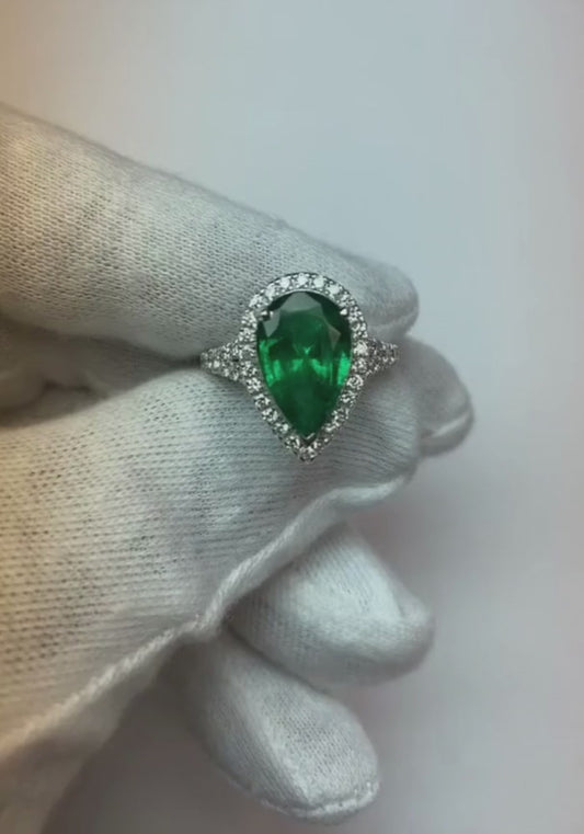 3.50 Ct Pear Cut Green Emerald And Diamond Wedding Ring