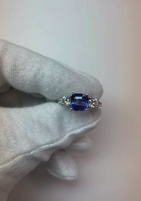 Blue Sapphire & Round Natural Earth Mined Diamond Ring 3.50 Carats 3 Stone Style Jewellery