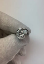 Gold Custom Jewellery Three Stone Round Cut Natural Earth Mined Diamond Ring