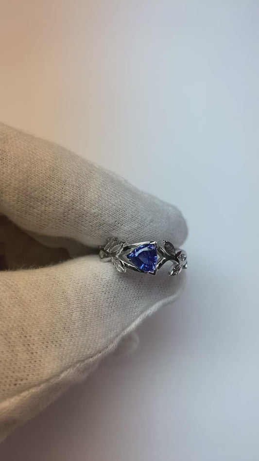 Ladies Solitaire Trillion Blue Sapphire Ring Leaf Style 1 Carat